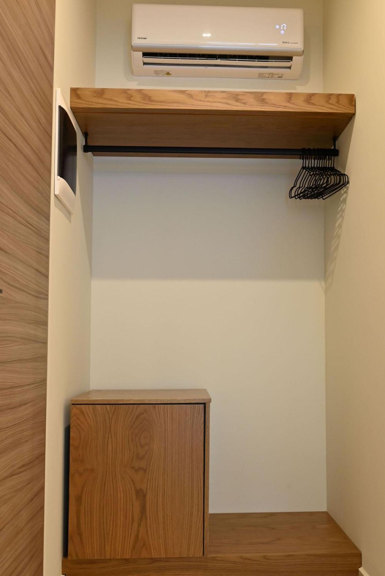 Rhotheon Suites In יאליסוס מראה חיצוני תמונה