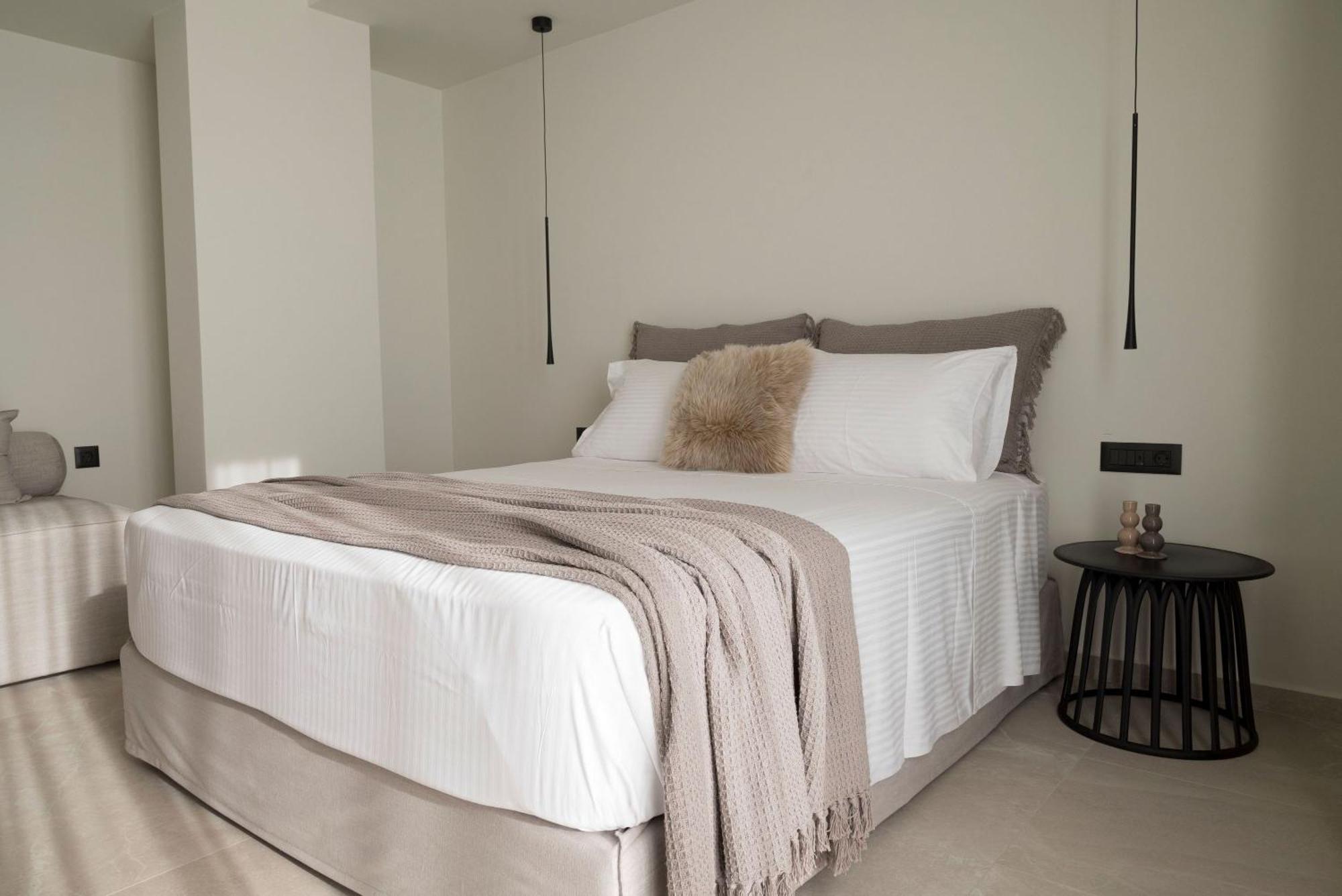 Rhotheon Suites In יאליסוס מראה חיצוני תמונה