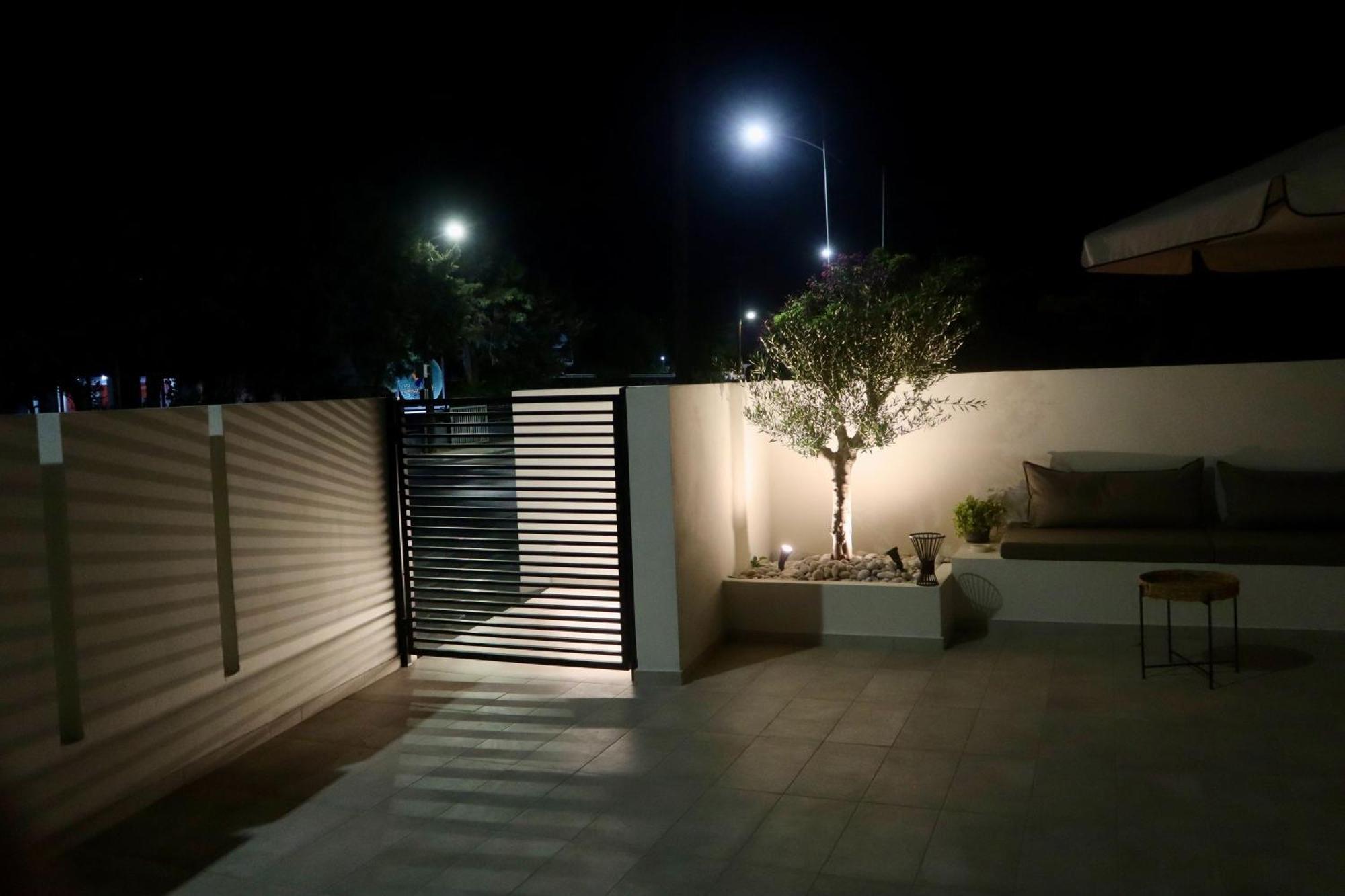 Rhotheon Suites In יאליסוס מראה חיצוני תמונה