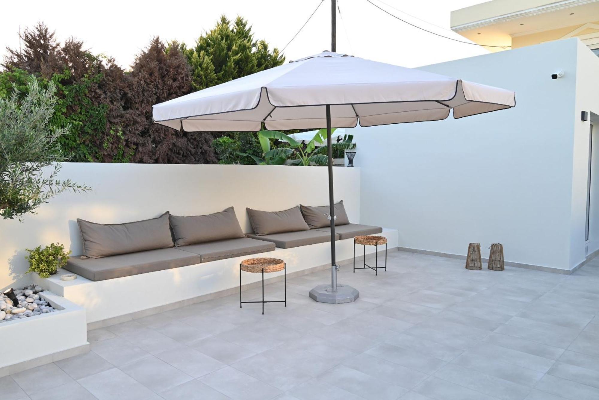 Rhotheon Suites In יאליסוס מראה חיצוני תמונה