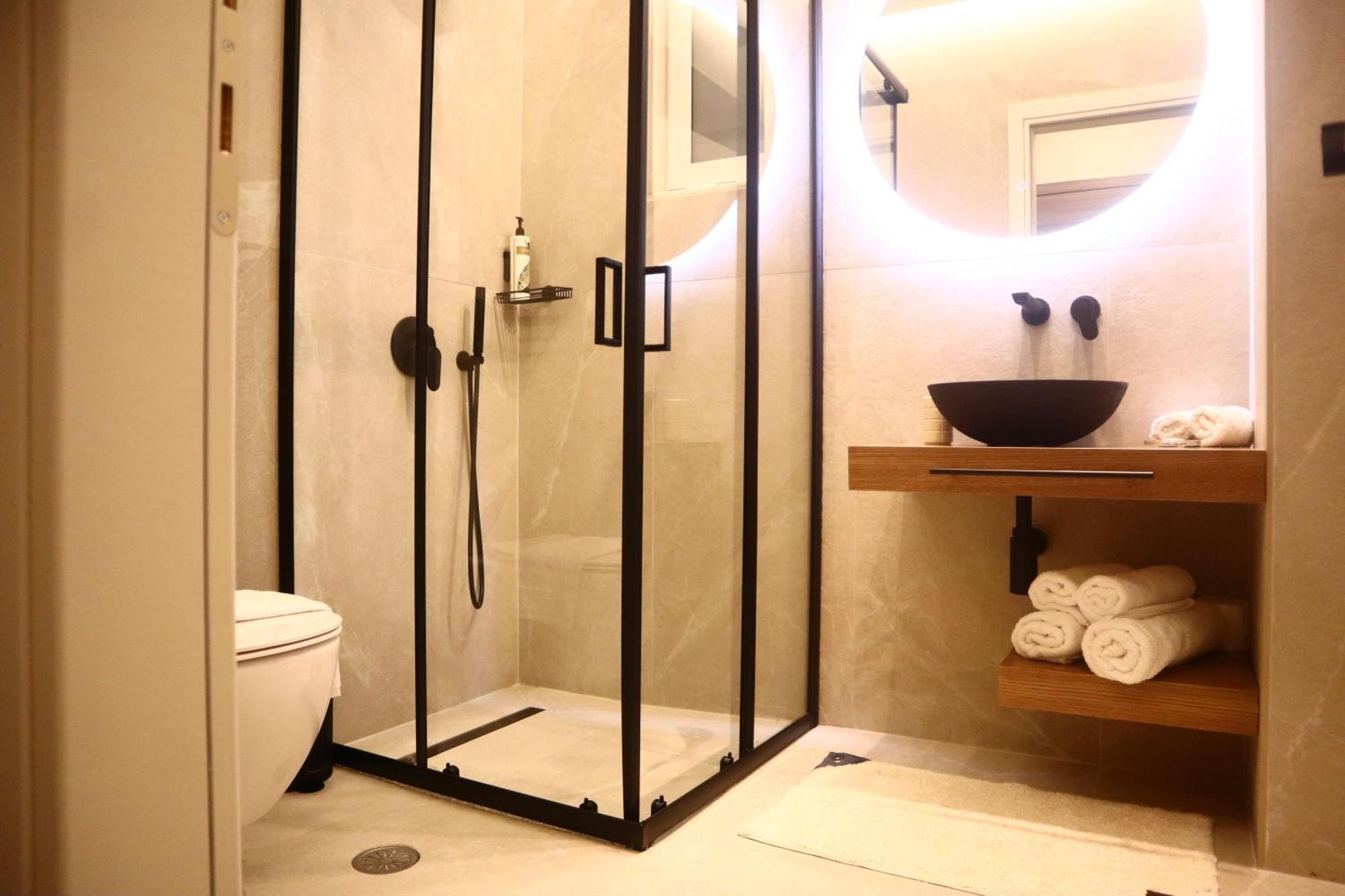 Rhotheon Suites In יאליסוס מראה חיצוני תמונה