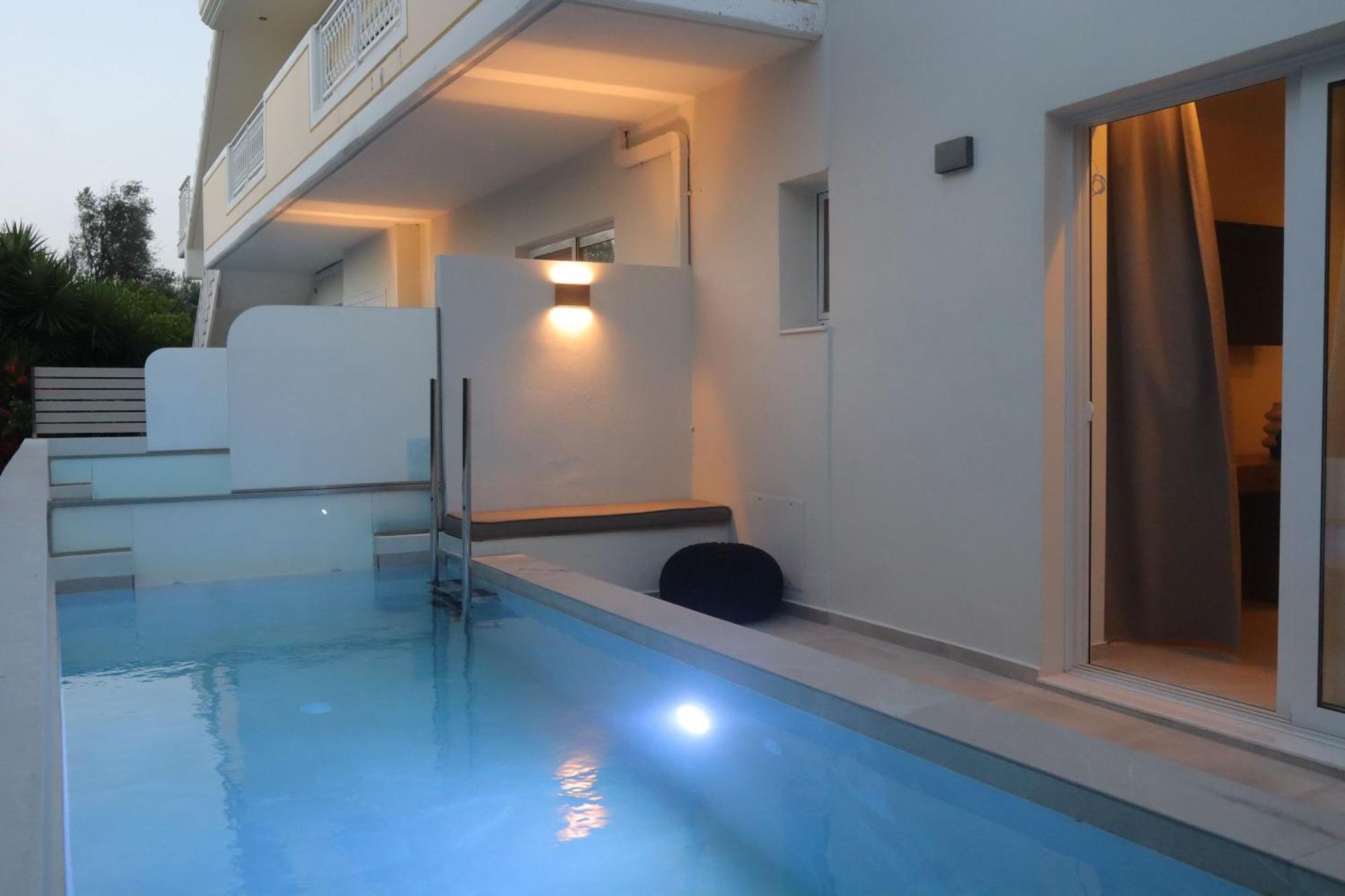 Rhotheon Suites In יאליסוס מראה חיצוני תמונה