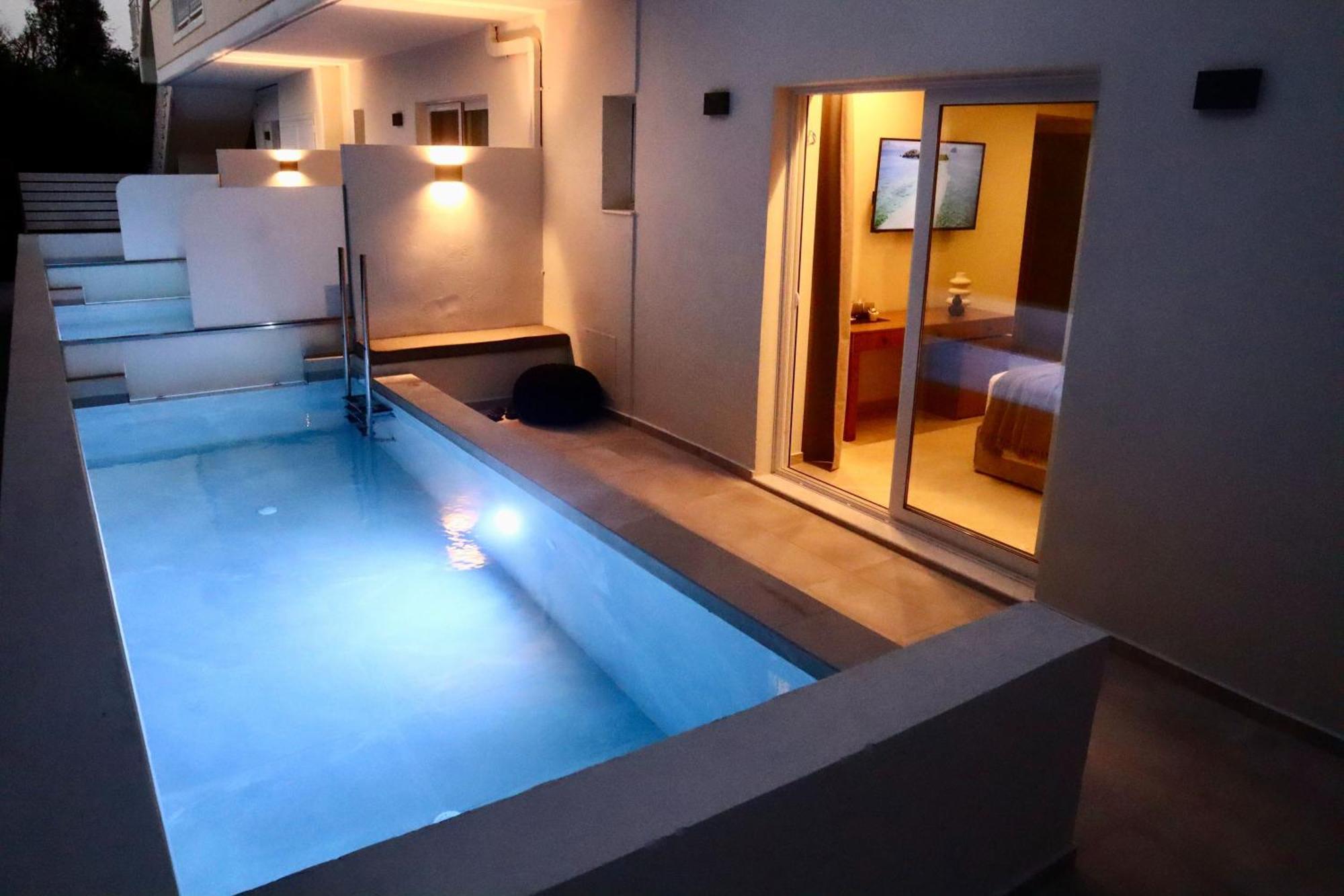 Rhotheon Suites In יאליסוס מראה חיצוני תמונה