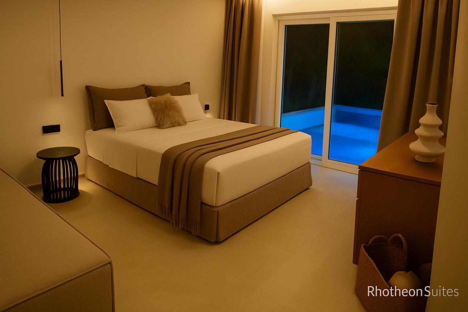 Rhotheon Suites In יאליסוס מראה חיצוני תמונה